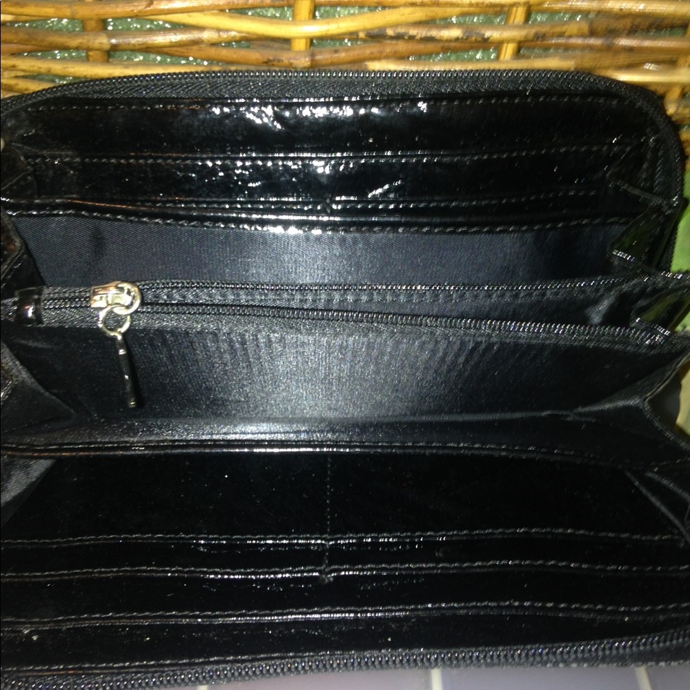 Guess - Picture 3 of 3